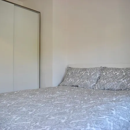 3 Bedroom Near The Botanics Apartament *