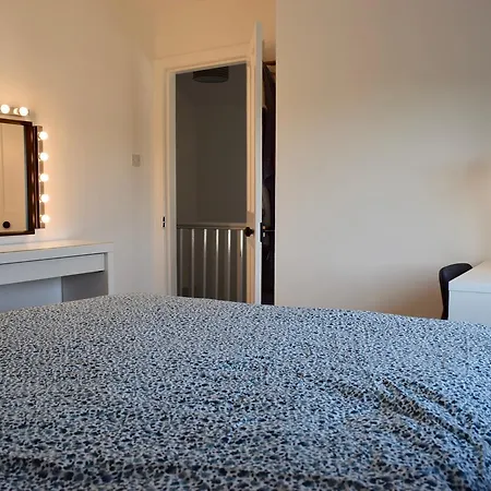 3 Bedroom Near The Botanics Дублин